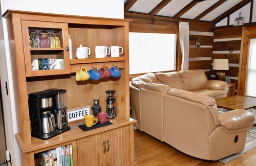 Gatlinburg - Pigeon Forge Cabin | 4 Seasons of Fun at Gatlinburg - An Authentic Log Cabin