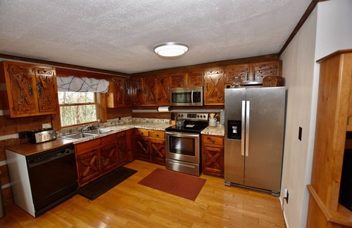 Gatlinburg - Pigeon Forge Cabin | 4 Seasons of Fun at Gatlinburg - An Authentic Log Cabin