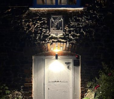 Pulborough House | 4 St Richard’s Cottages