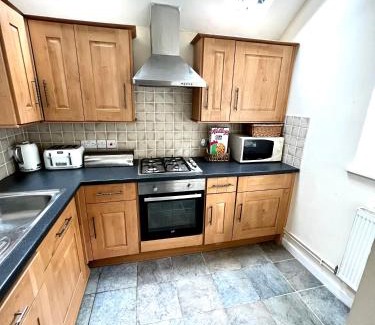 Pulborough House | 4 St Richard’s Cottages