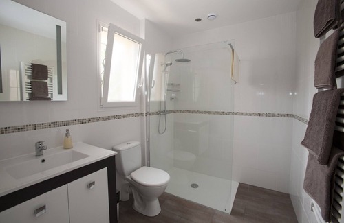 Cebazan Villa | 4 Star Rated, Air-conditioned with private garden, secure parking & shared pool