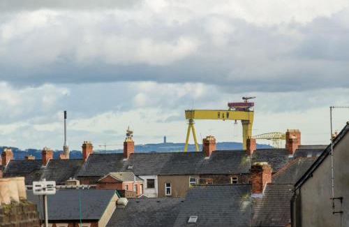 Belfast Apartment | 4 stars Rating Tourist board certified Spacious penthouse Apartment