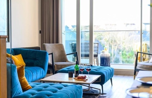 Porth House | 4 The Strand sleeps 8 guests, footsteps from Porth beach