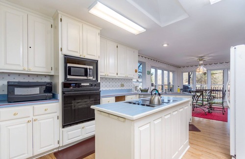 Hot Springs Village House | 4 Tobarra Lane - A nicely furnished vacation rental home on Lake DeSoto on near