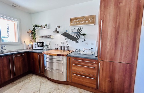 Port-des-Barques Villa | 4* villa with pool & sea view