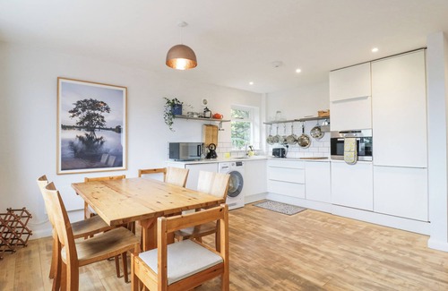 Deal Cottage | 4 WELLINGTON PARADE, EAST APARTMENT, pet friendly in Walmer