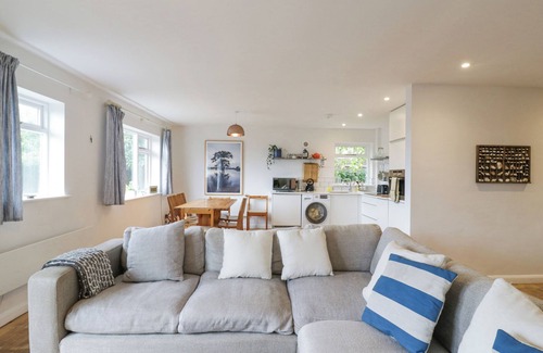Deal Cottage | 4 WELLINGTON PARADE, EAST APARTMENT, pet friendly in Walmer