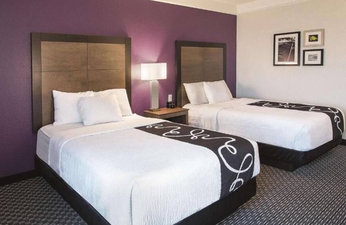 Arlington Hotel | 4 x 2 Double Beds, Non-Smoking at La Quinta Inn & Suites by Wyndham Arlington