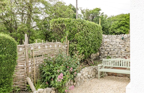 Upwey Cottage | 40 THE RIDGEWAY, family friendly, character holiday cottage in Upwey