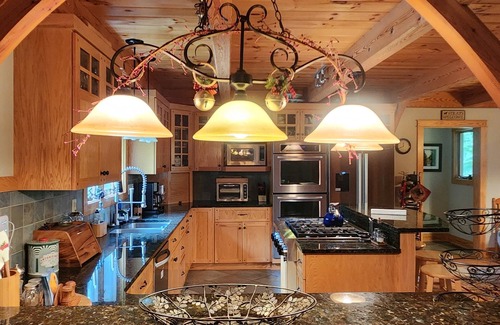 Lakeside Woods House | 400ft private waterfront home, fireplace, boathouse, kayaks, DOG FRIENDLY