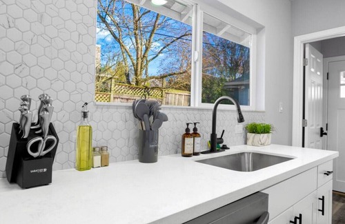 Wallingford House | 4016 Entire+ADU · 6b3b 3 Unit Morden Home close to Greenlake UW & DT