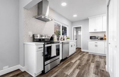 Wallingford House | 4016 Entire+ADU · 6b3b 3 Unit Morden Home close to Greenlake UW & DT