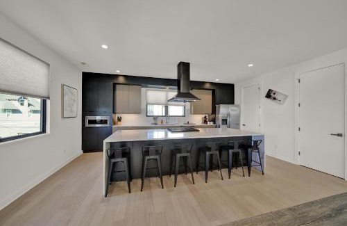 Charlotte House | 406 Katonah Amazing Location Rooftop patio views and a gym