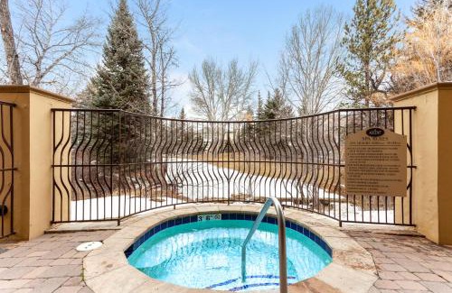 Avon Apartment | 406 The Ascent