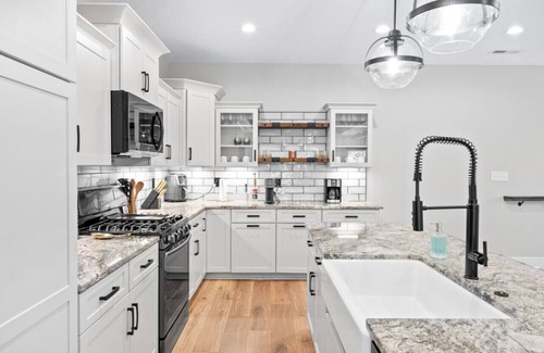 Clarksville House | 410/Massive New Construction Home