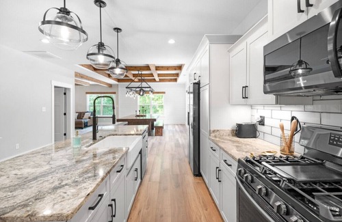 Clarksville House | 410/Massive New Construction Home