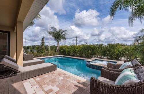 West Kissimmee Cottage | 411 Wanderlust Heaven 5bed/pool