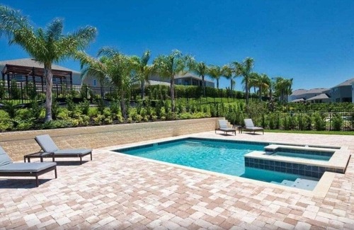West Kissimmee Cottage | 411 Wanderlust Heaven 5bed/pool