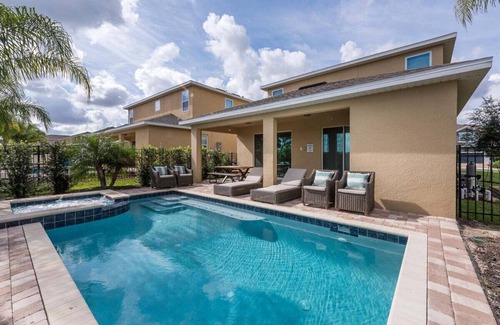 West Kissimmee Cottage | 411 Wanderlust Heaven 5bed/pool