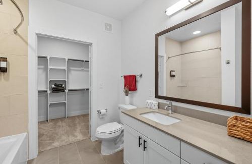 Fort Worth Apartment | 412 Stylish 2B2B Resort Style Pool & Gym, Golf Simulator, 7M to Dickies Stadium, 15M to AT&T stadium