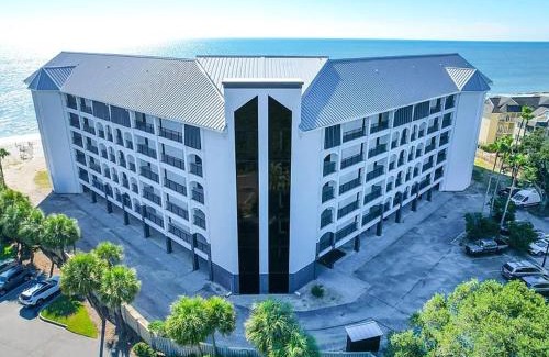 Isle of Palms Apartment | 417 Seascape Villas, Beachfront! Stunning Views! Pool!