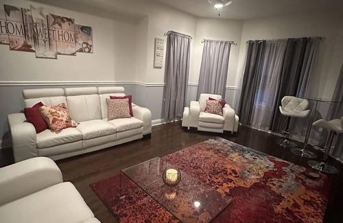 South Shore Apartment | 420 at Cheltenham 4BR