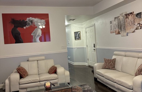 South Shore Apartment | 420 at Cheltenham 4BR