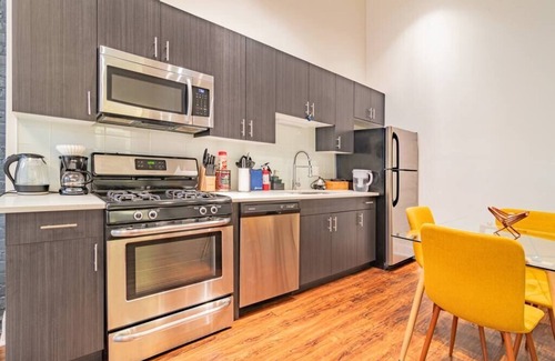 Near South Side Apartment | 420 friendly Modern 2BR with optional parking for up to 6 guests