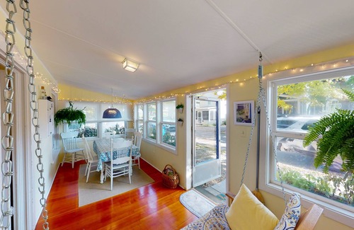 Lakeside Cottage | 422 Oak Ave Charming two bedroom Close to the Lake and Downtown!