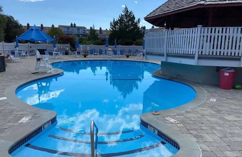 Hyannis House | 43 by the Sea, steps to private beach & heated pool, 1-mile from Main St. shops, AC, & Wi-Fi
