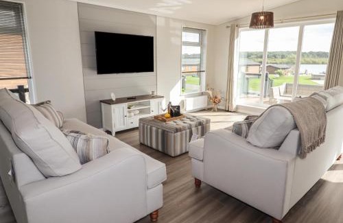 Oakmere House | 44 Delamere Point