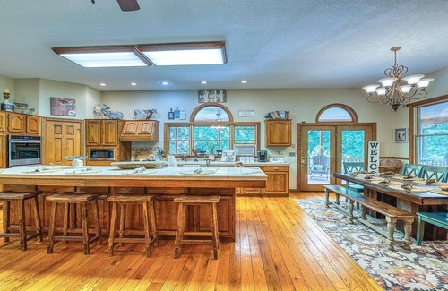 Maggie Valley Cabin | 44 Gathering Place (Hot Tub) 44 Golf View Rd: 6 BR, 4.5 BA in Maggie Valley, Sleeps 14