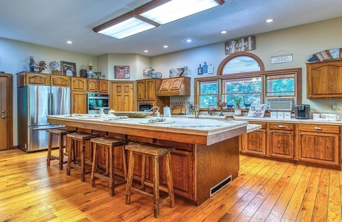Maggie Valley Cabin | 44 Gathering Place (Hot Tub) 44 Golf View Rd: 6 BR, 4.5 BA in Maggie Valley, Sleeps 14