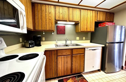 Conway House | 45' Crooked Lake Frontage + Dog Friendly