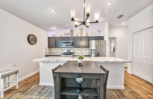 Wildwood House | 4529 Benjamin Place - Deluna