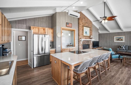 Saint Helena Island House | 470 Tarpon Blvd