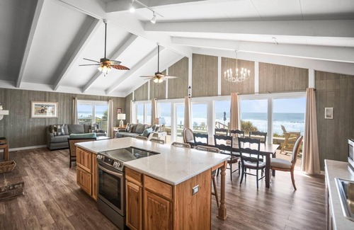 Saint Helena Island House | 470 Tarpon Blvd
