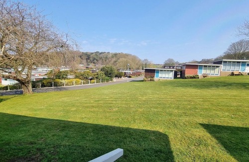 Cromer Cottage | 48 Kings Chalet Park - a holiday chalet that sleeps 4 guests in 2 bedrooms