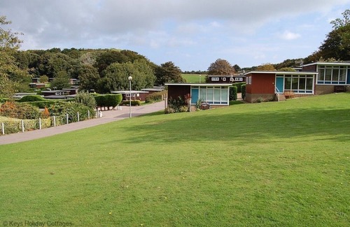 Cromer Cottage | 48 Kings Chalet Park - a holiday chalet that sleeps 4 guests in 2 bedrooms