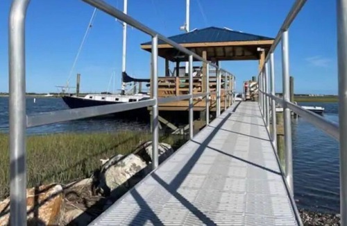 Charleston Boat Rental | 48' Motor Yacht on a Private Dock