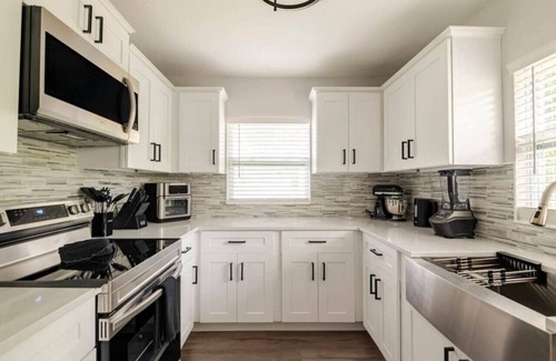 South Seminole Heights House | 481)Centrally located - Amazing Pool- Visit Tampa!