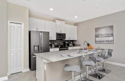 Groveland House | 4817CO TOWNHOUSE 4 BEDROOMS & 3 BATHROOMS + POOL