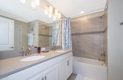 Groveland House | 4817CO TOWNHOUSE 4 BEDROOMS & 3 BATHROOMS + POOL