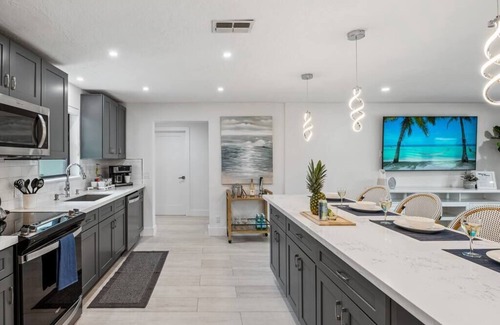 Connors House | 493 BayBreeze Retreat · Waterfront w/Heated Pool!