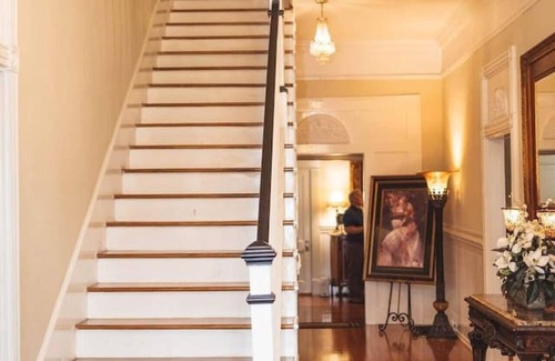 Anderson Apartment | 499 7even Oaks 1858