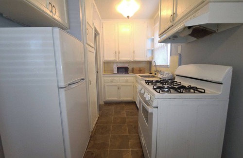Old Town Apartment | 4A Entire Unit Free Wi-Fi LAX Disney Beach Farmers Market Torrance, Large, Cozy