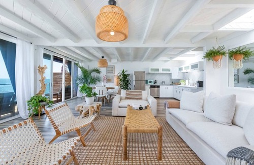 Eastern Malibu House | 4B/4B Beach Homes with Private Beach Access