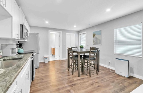 Safety Harbor Cottage | 4B- Newly Renovated 2/1 at Coastal Cottages