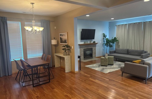 Fife House | 4bd 2.5 ba/4King Beds/W/D/ Fenced Yard/24hr Security