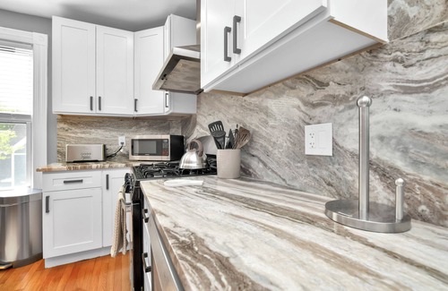 Neponset - Port Norfolk Apartment | 4BD 2BA Spacious Duplex W/Parking. Walking Distance to MBTA & Restaurants